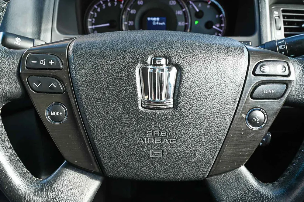 2010 Toyota Crown - photo 17