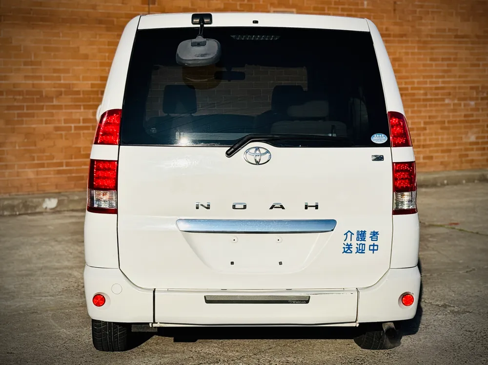 2005 Toyota Noah - photo 17