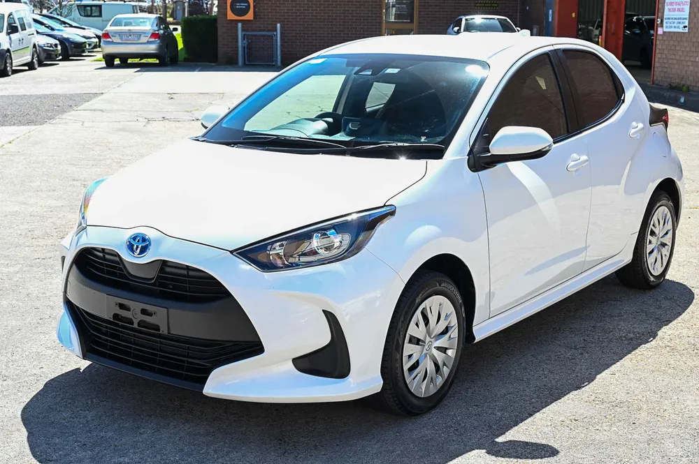 2023 Toyota Yaris HYBRID X 4WD - photo 5