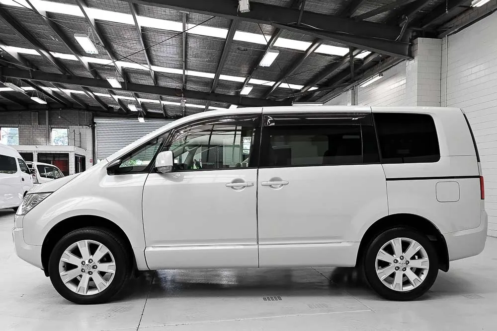 2008 Mitsubishi Delica D5 - photo 7