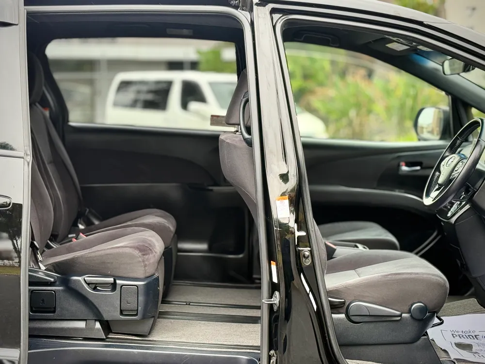 2016 Toyota Estima AERAS - photo 28