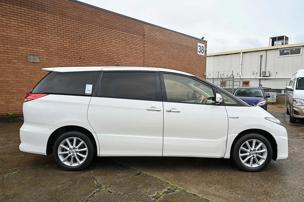 2015 Toyota Estima 4WD Hybrid - photo 5