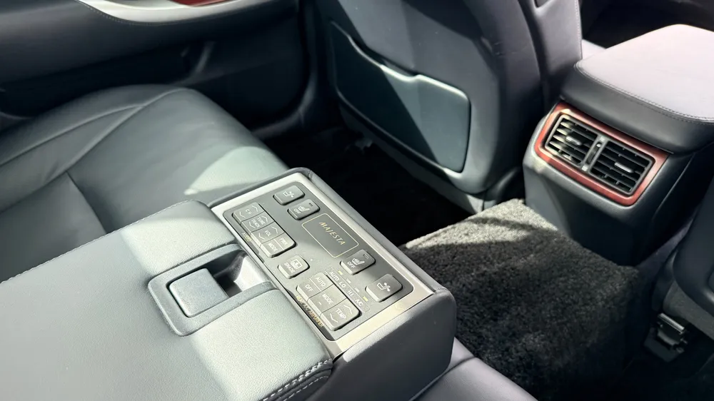 2011 Toyota Crown Majesta C Type - photo 18