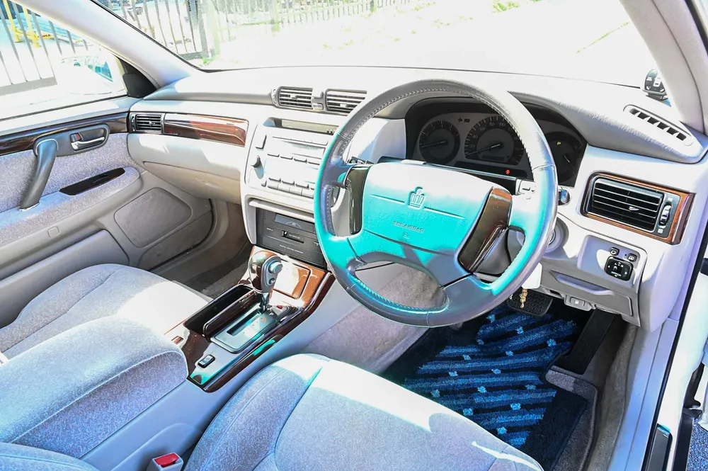 2000 Toyota Crown Royal Saloon - photo 17