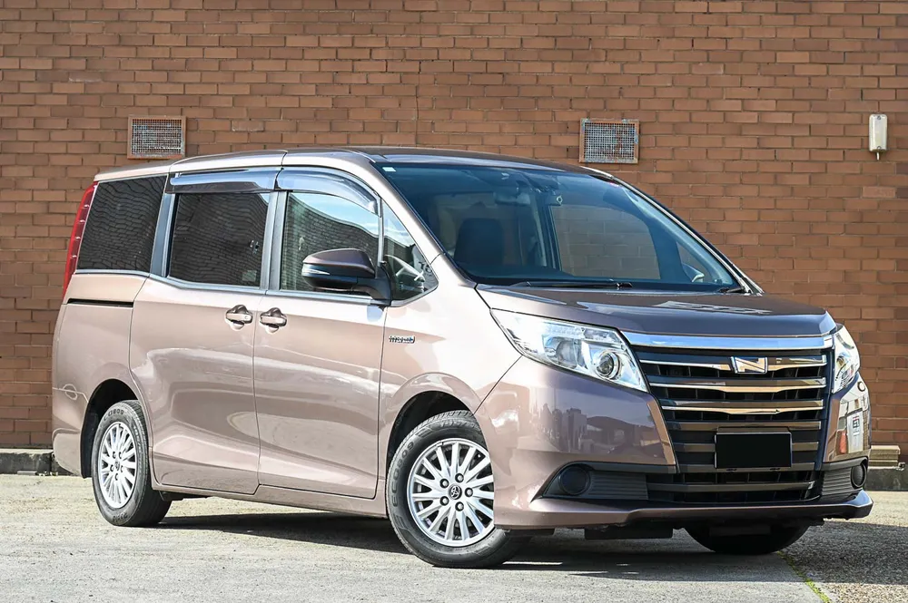 2014 Toyota Noah X - photo 1