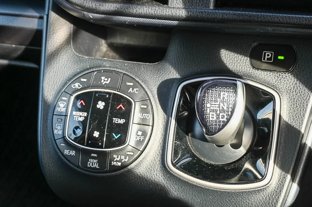 2014 Toyota Noah X - photo 18