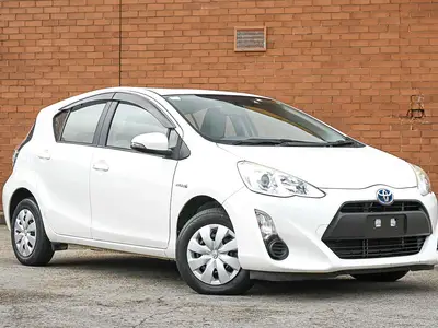 2016 Toyota Aqua L