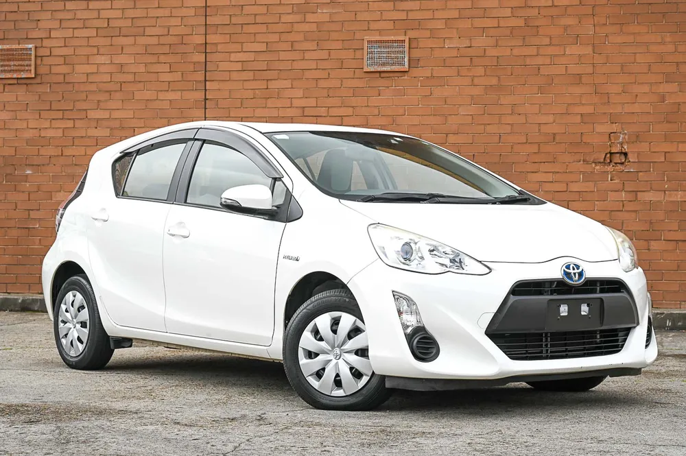 2016 Toyota Aqua L - photo 1