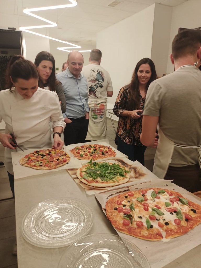 Laboratorio farmacéutico · Madrid - Pizza Challenge: cocina en equipo para 21 personas en Madrid