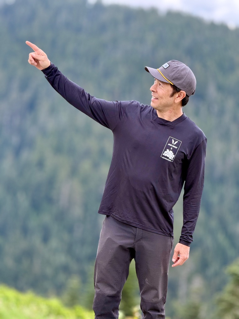 Flavio — pointing at the mountains
