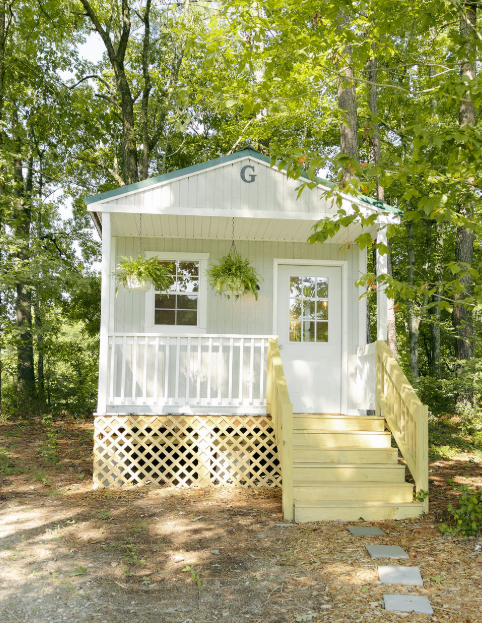 Maggie's Cottage exterior. Photo by @sammyquezphotography