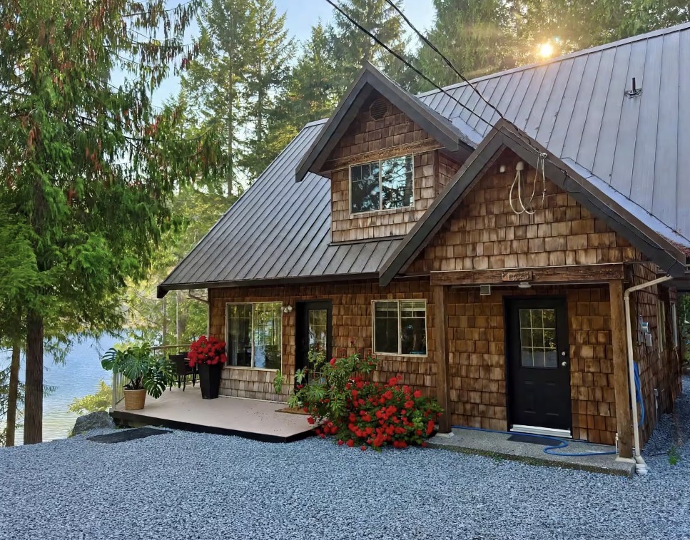 Sunrise Cottage on Shawnigan Lake
