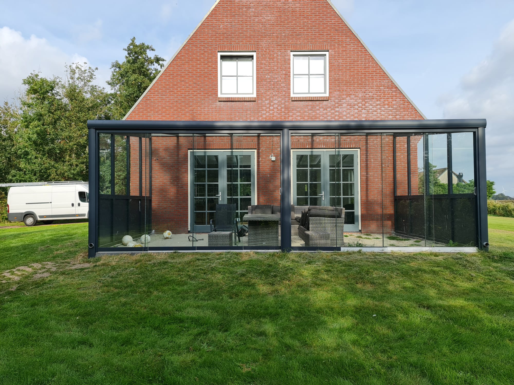 Open veranda tegen woning