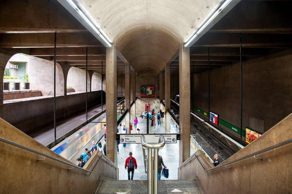 Estação de metrô Ana Rosa na Vila Mariana - Linhas 1-Azul e 2-Verde