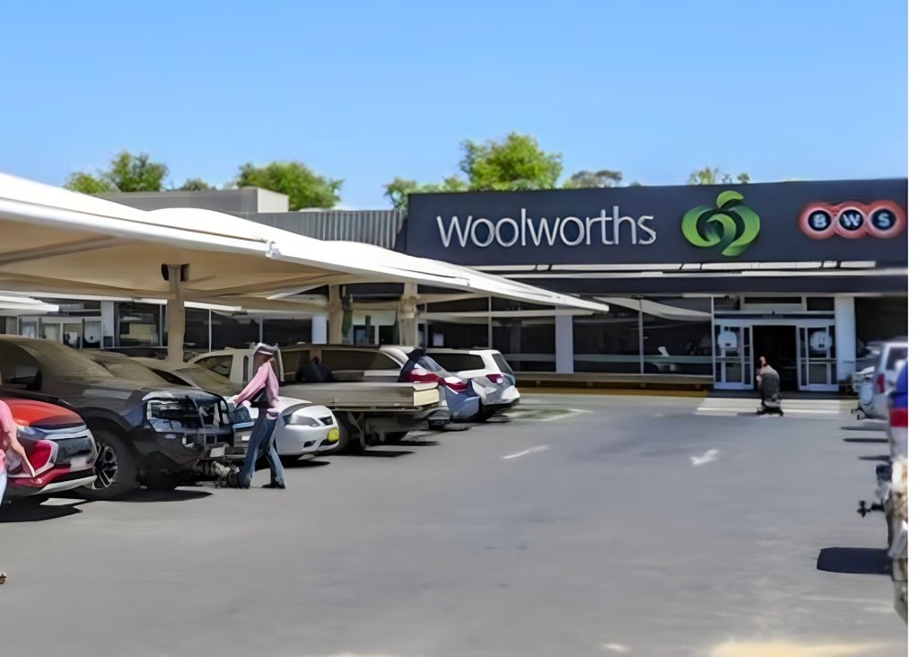 Woolworths sells 10 assets to Lin Family