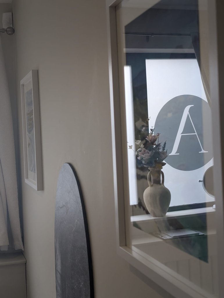Inside The Arzen Collective treatment room