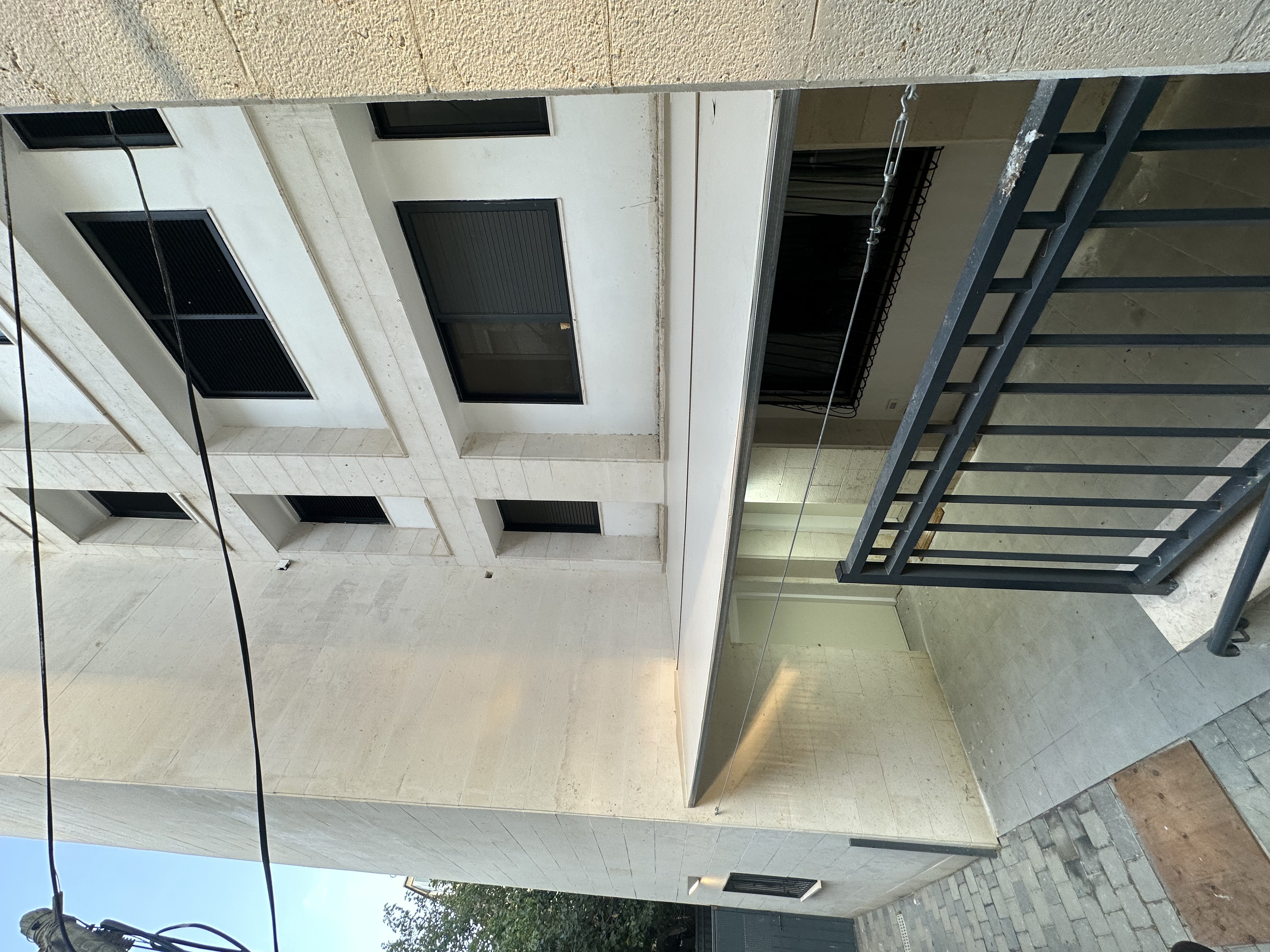 סוכך קבוע לפני החלפת הבד — בד ישן ובלוי