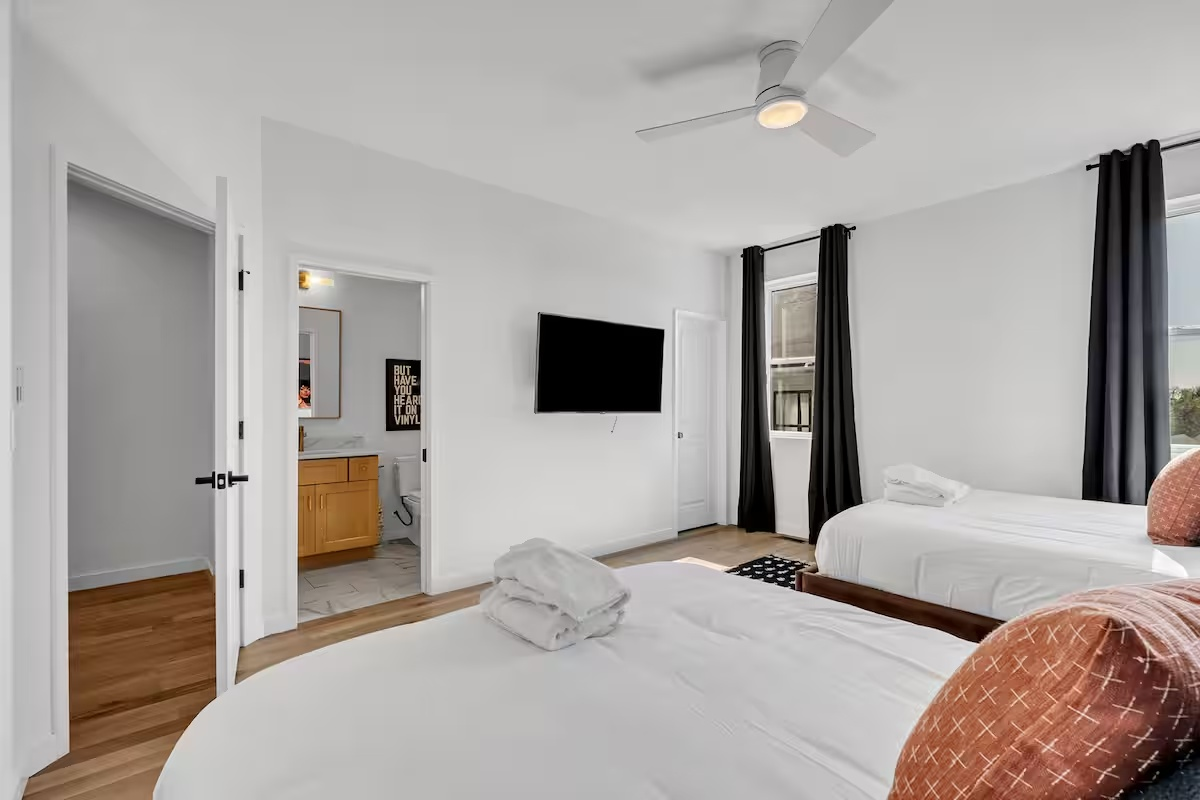 Ham 2 - Aerie-Rooftop Patio & Spa-Mins to Broadway! 23