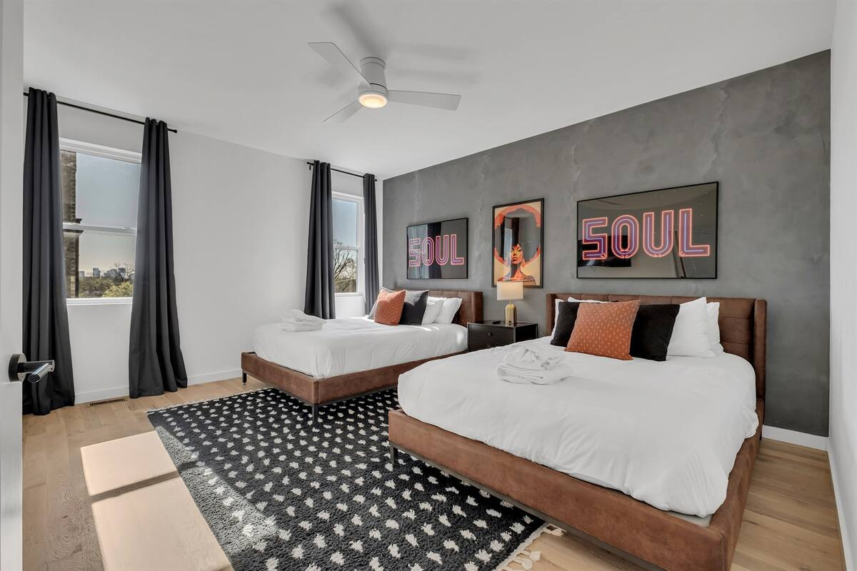 Ham 2 - Aerie-Rooftop Patio & Spa-Mins to Broadway! 25
