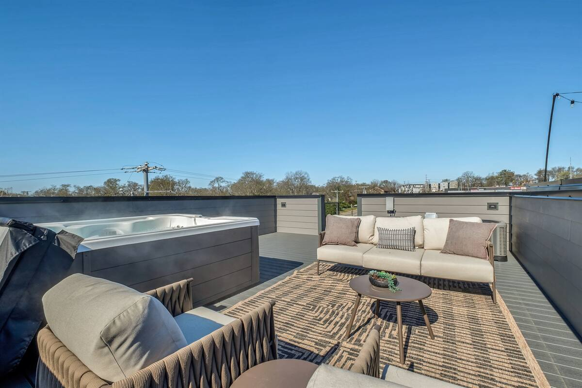 Ham 2 - Aerie-Rooftop Patio & Spa-Mins to Broadway! 9