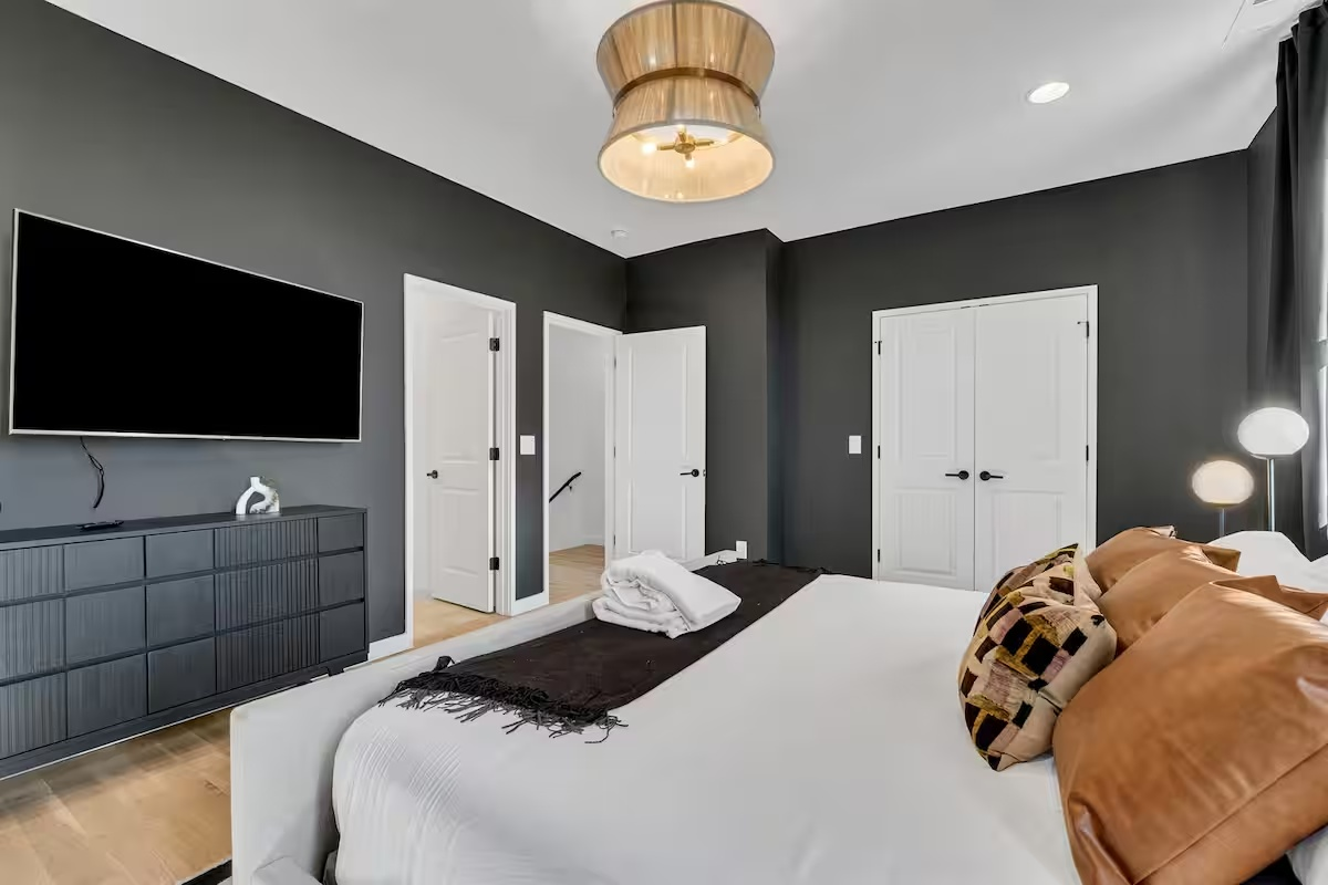 Ham 2 - Aerie-Rooftop Patio & Spa-Mins to Broadway! 17