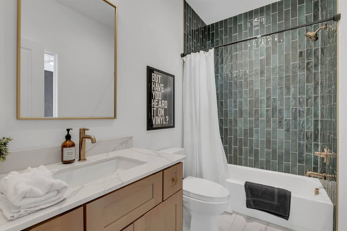 Ham 2 - Aerie-Rooftop Patio & Spa-Mins to Broadway! 18