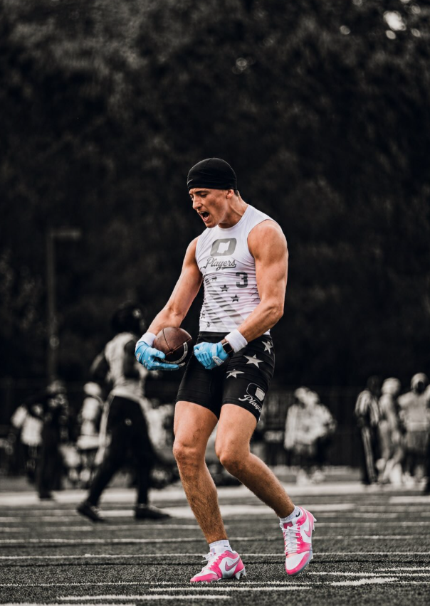O7C football player