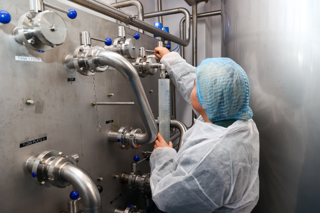 Routine water quality testing at Clír