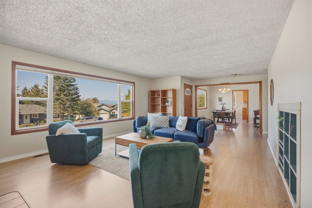 Living Room — Longview Ave