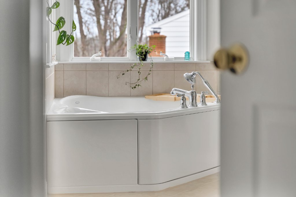 AirBnB Bathroom Bathtub