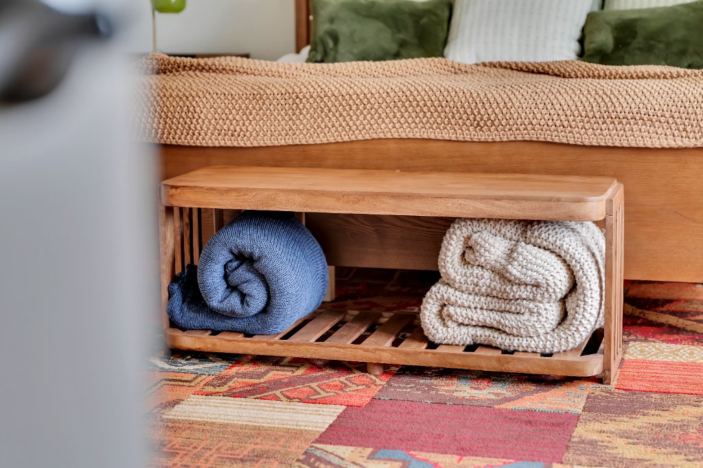 AirBnB Bedroom Bench Blankets