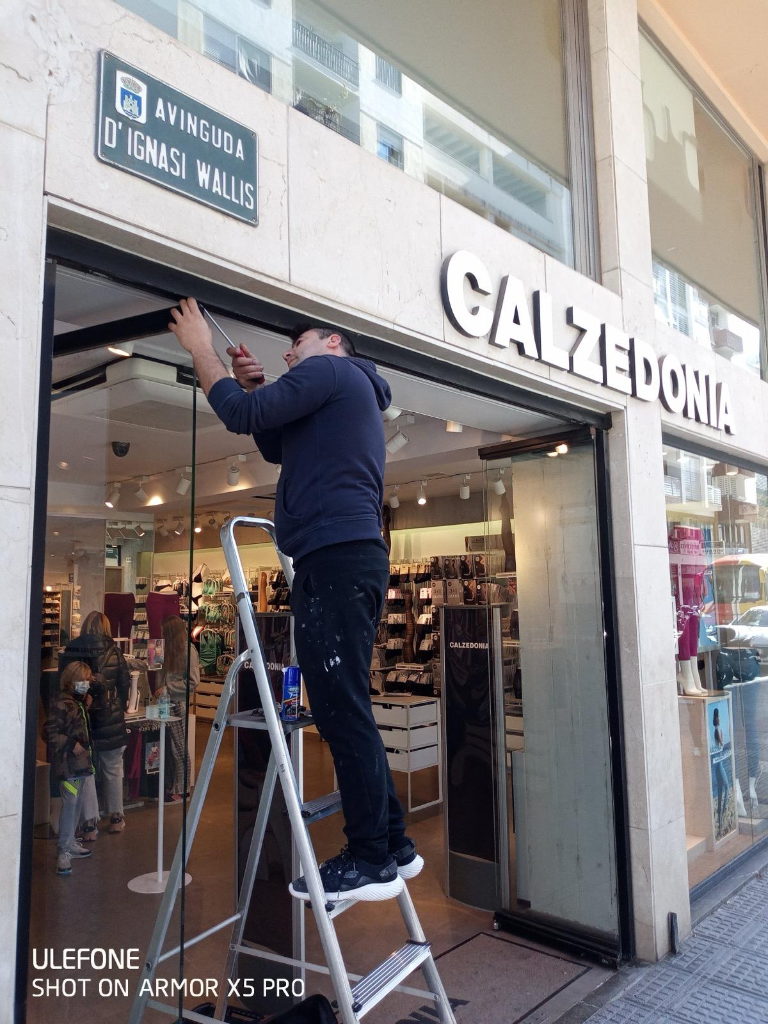 Apertura de Puerta Bloqueada - Calzedonia