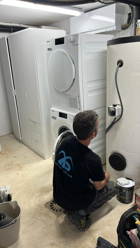 Revisión del sistema de agua caliente sanitaria en el Hotel Ocean Beach de Ibiza