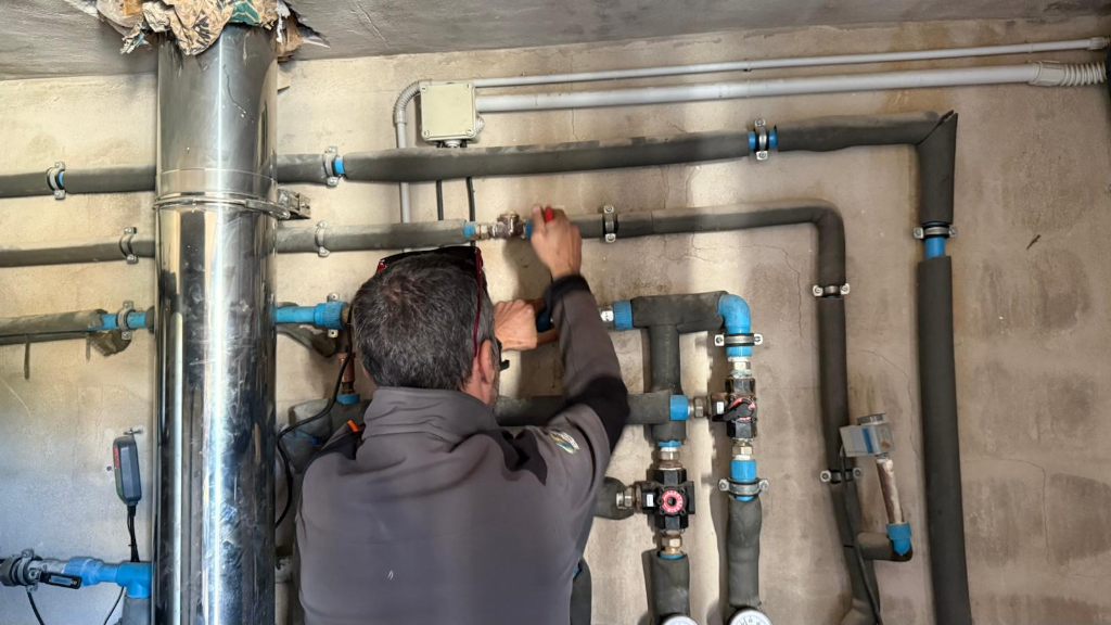 Revisión y mantenimiento de sistemas de fontanería e instalaciones
