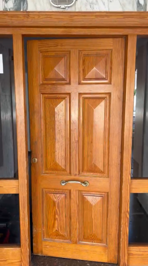 Puerta Forzada en Comunidad de Vecinos: Reparada y Reforzada la Seguridad del Portal