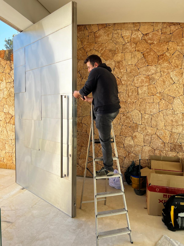 Reparación Puerta Descuadrada - Roca Llisa
