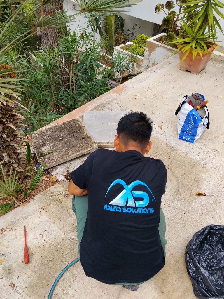 Trabajo finalizado de extracción de raíces en canalización Ibiza