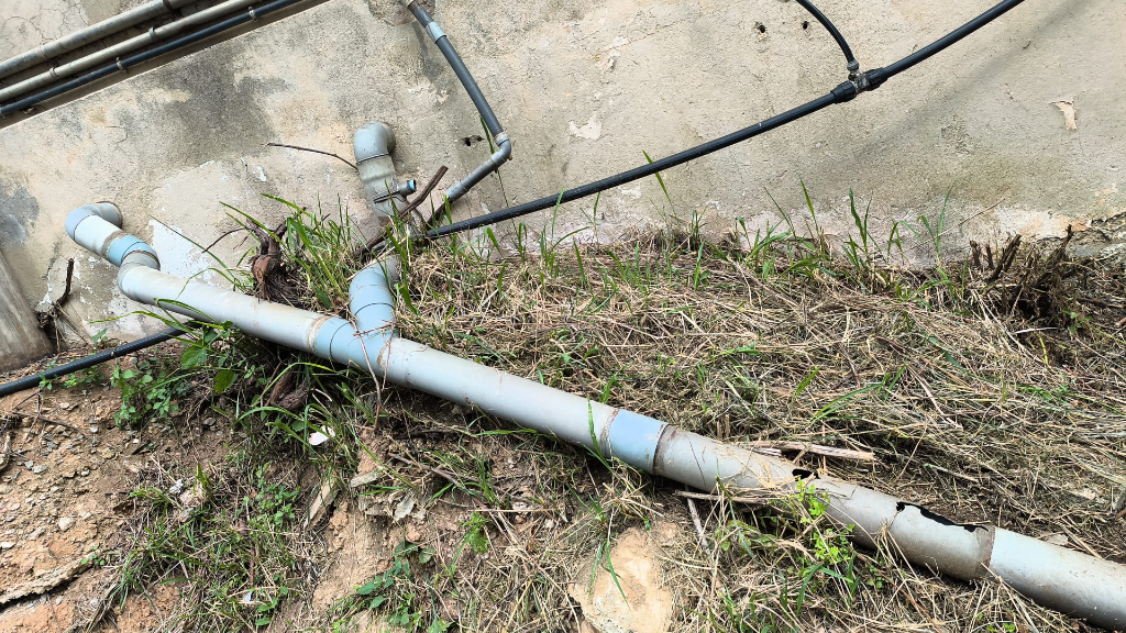 Instalación de tuberías en mal estado detectada por Ibiza Solutions
