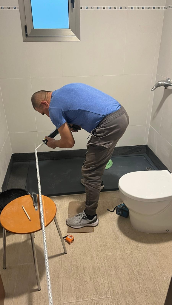 Suministro e Instalación Plato Ducha y Mampara Ibiza