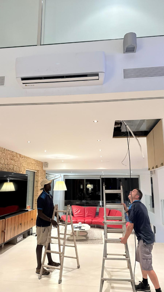 Instalación urgente de aire acondicionado 10.000 frigorías en pleno agosto