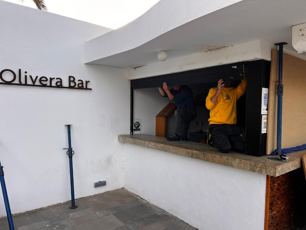 Renovación de cierres comerciales en Hard Rock Ibiza
