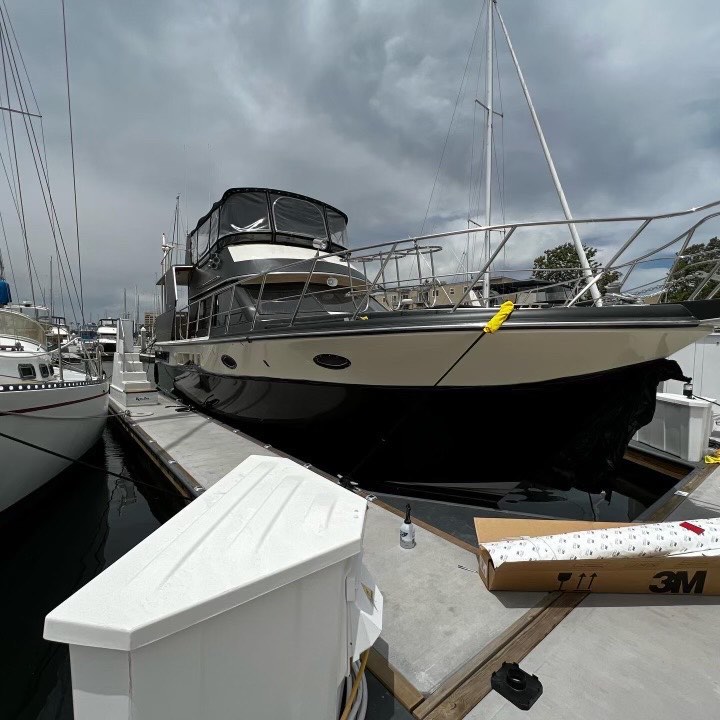 Luxury yacht hull wrap