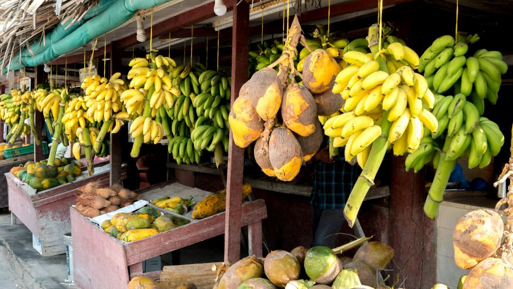 Salalah local fruit market during Khareef season