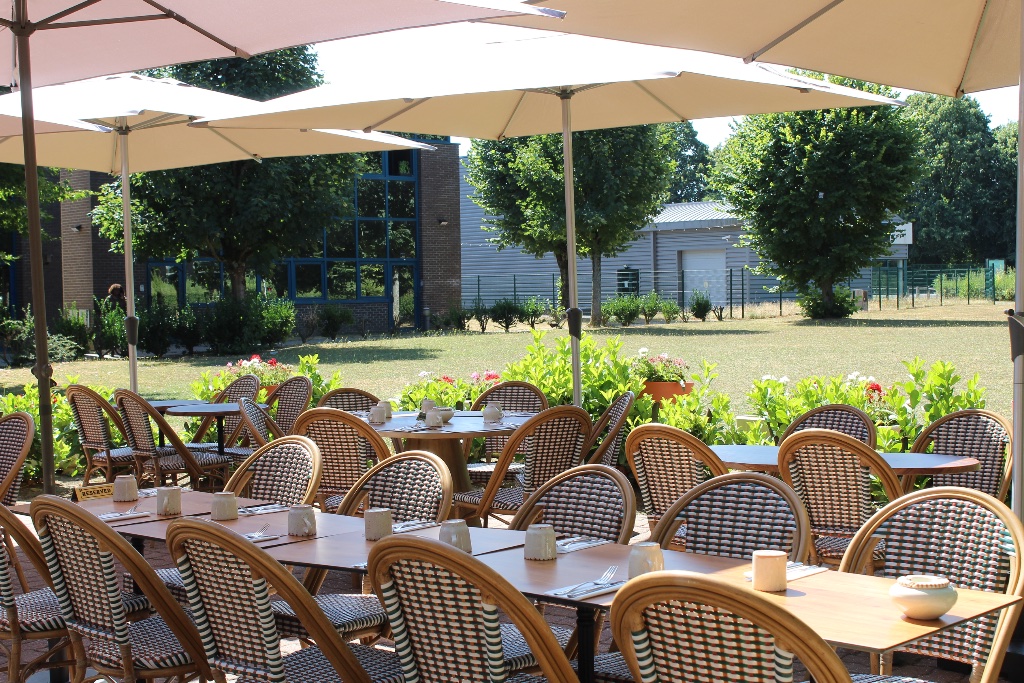 Sous les parasols