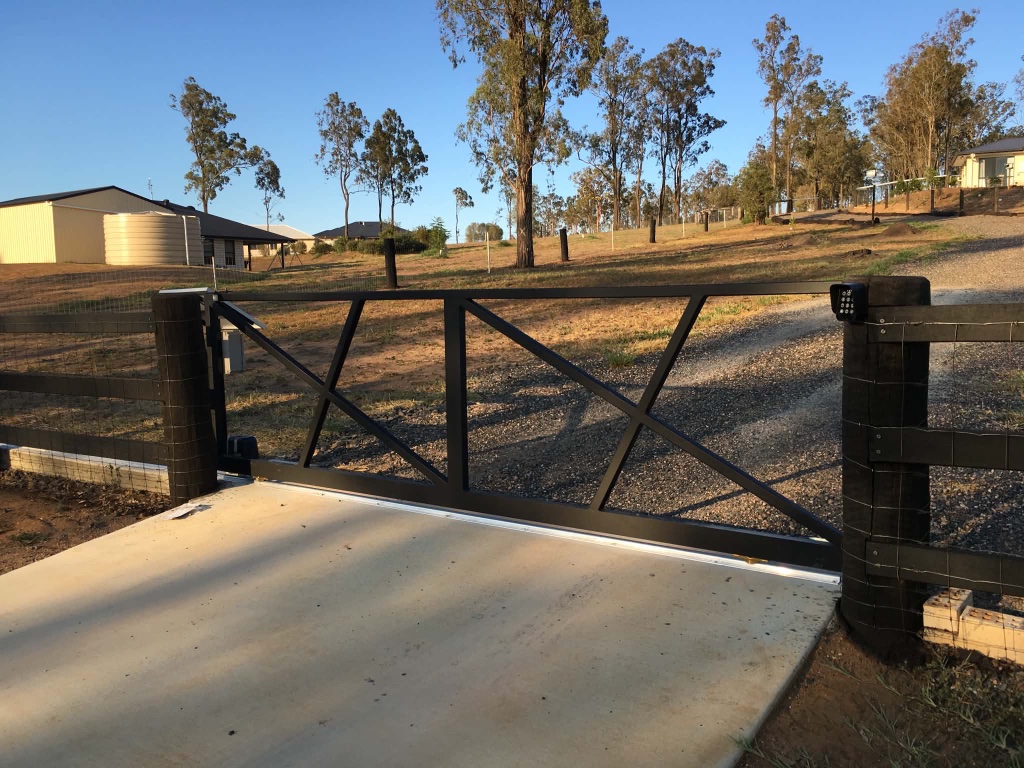 Farm Style Sliding Gate