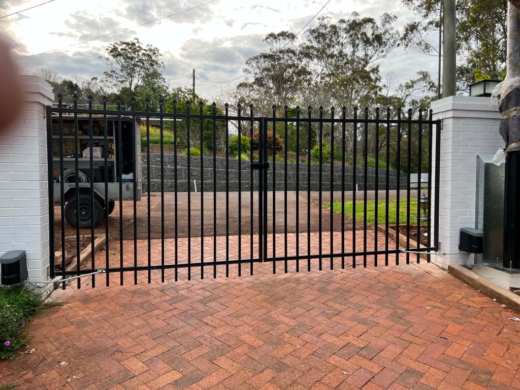 Swing Gate with Arm Opener