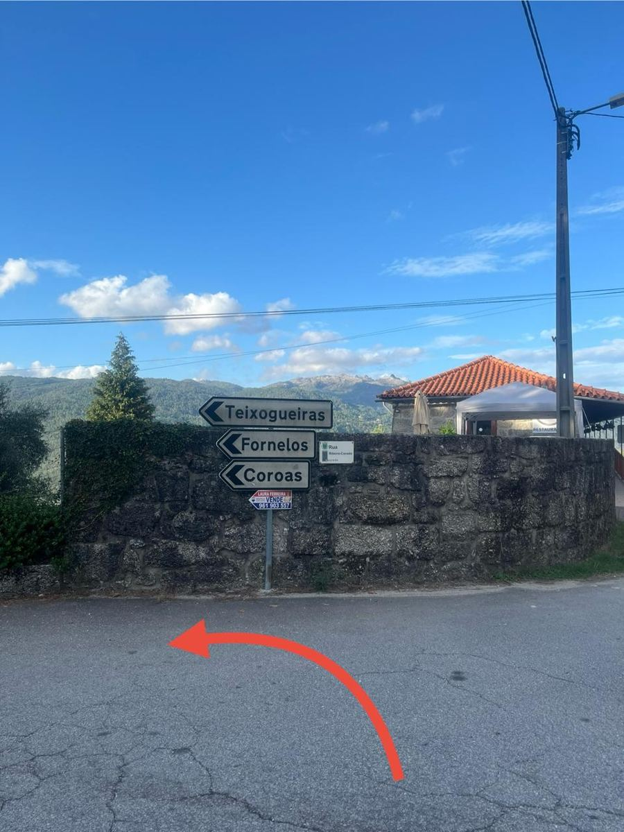 Signs for Teixogueiras, Fornelos and Coroas