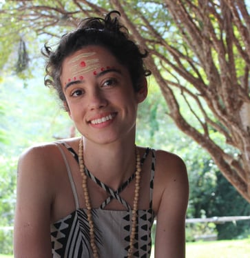 Emelyn · mediadora