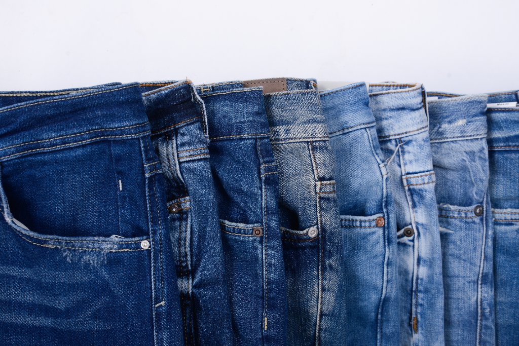 Barrel Jeans for Petites That Won't Overwhelm