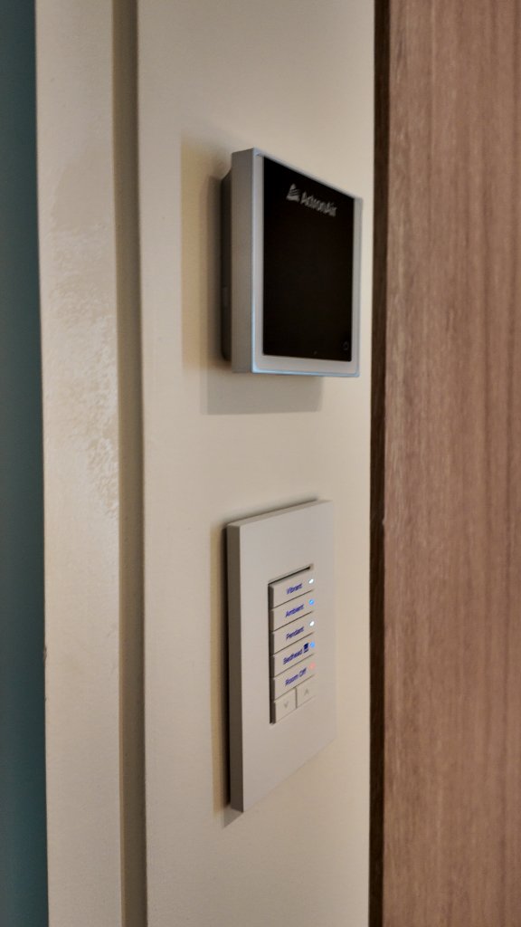 Akuvox Monitor & Keypad
